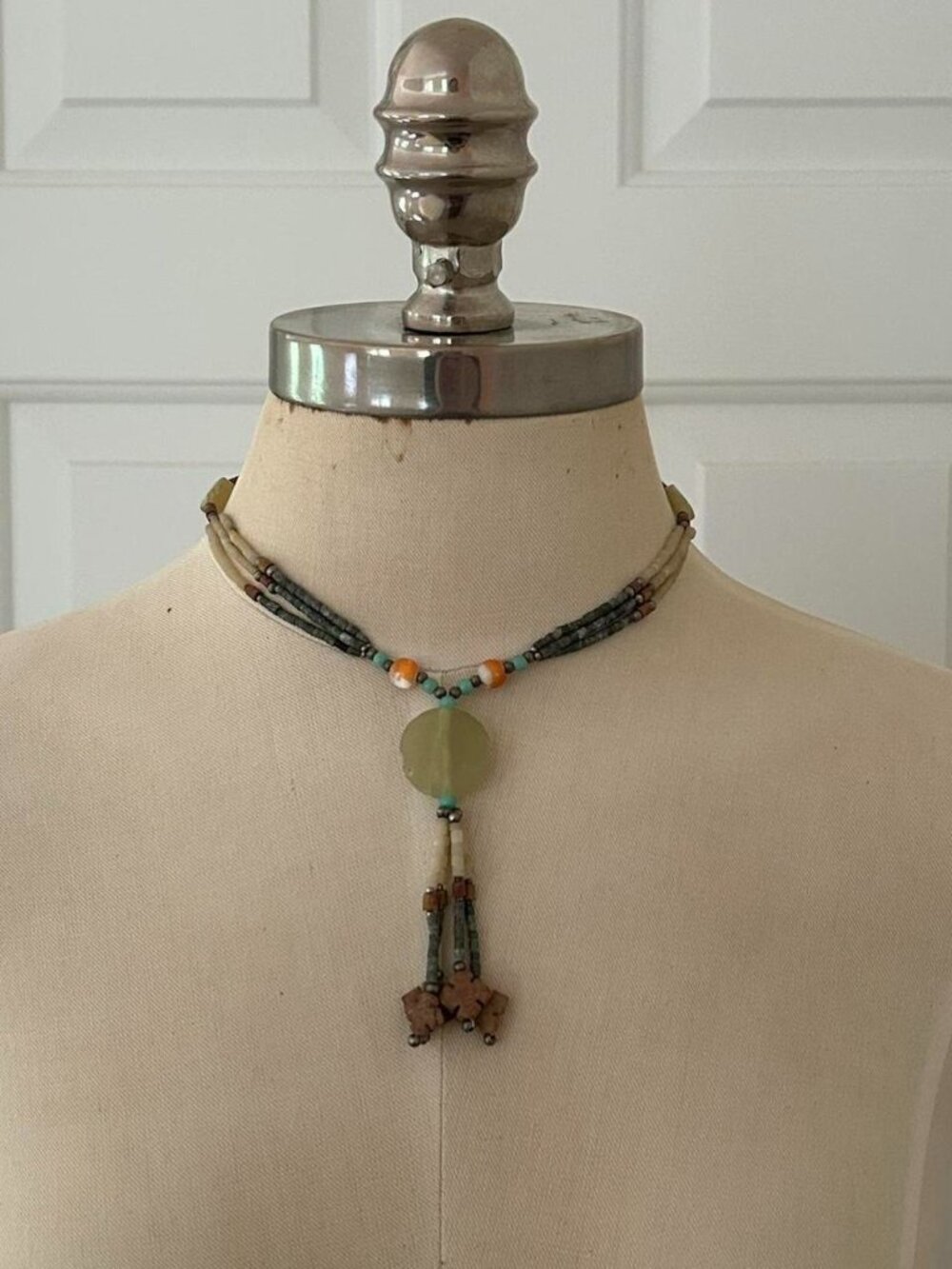 Multicoloured beaded necklace with a unique design
